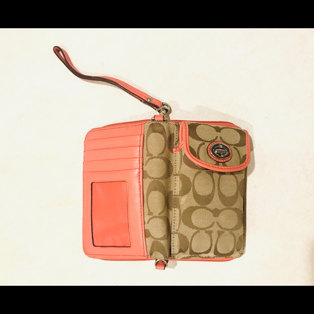 Coach phone wallet wristlet used ( sign of wear)